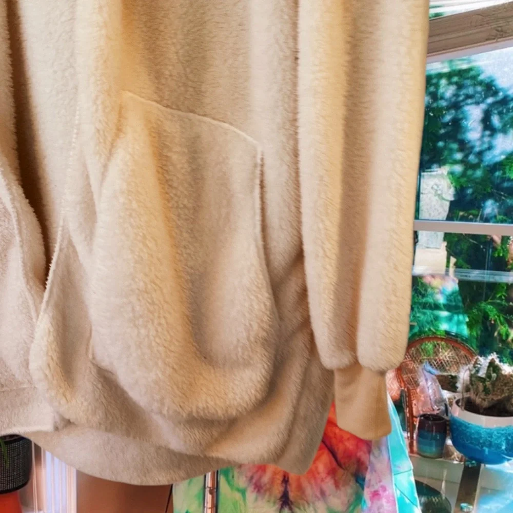 zilcremo white plush babydoll hooded cardi ✨🔮 - Picture 4 of 7